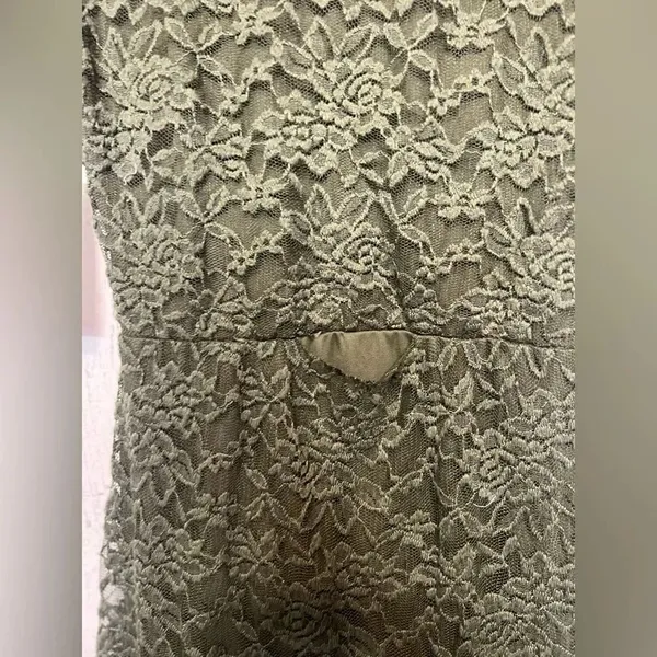Elizabeth & Nicole Green laced maxi dress - Image 4