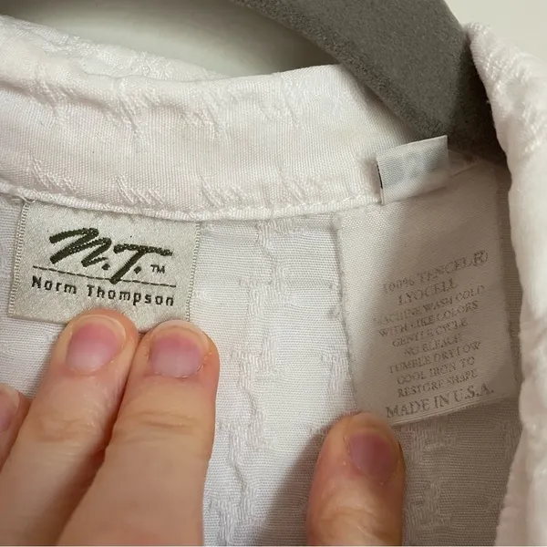 Norm Thompson White Casual Preppy‎ Tencell Textured Beachy Collared Shirt sz M - Image 2