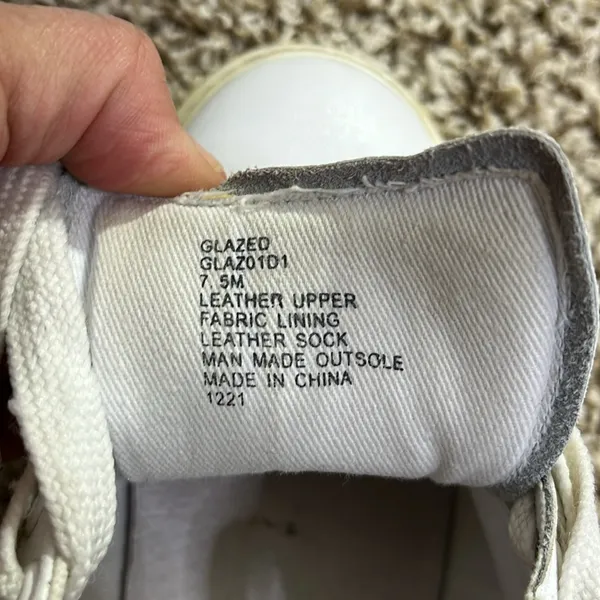 Steve Madden 7.5 sneakers with snake skin accents - Image 6