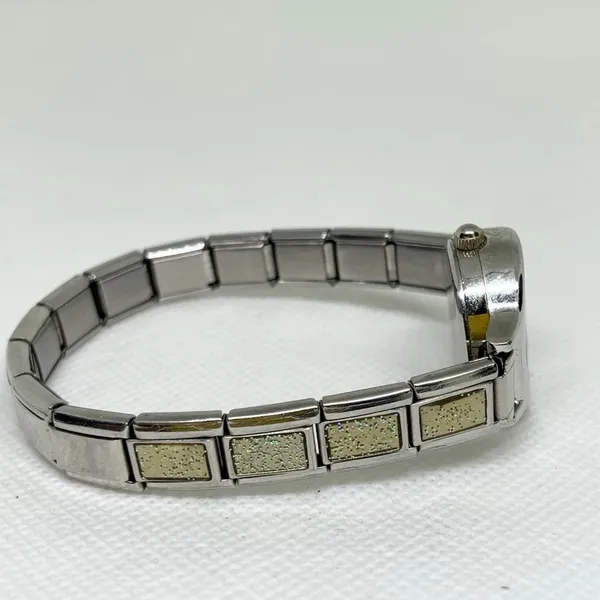 Women’s quartz analog watch 22mm round case stretch band size 6.5” running - Image 4