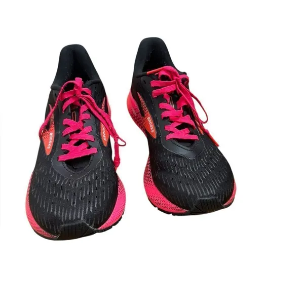 Brooks Hyperion Tempo sneakers in Black/Pink 8.5 - Image 2