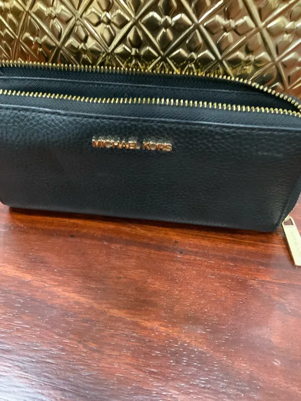 Michael Kors Multifunction Leather Wallet for Women - Black - Image 7