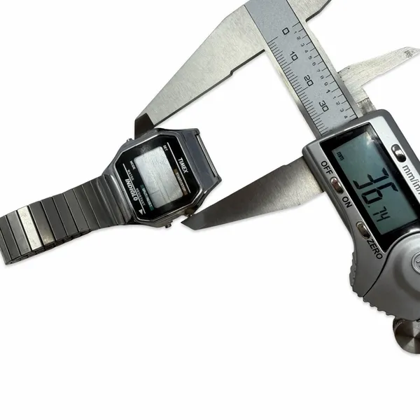 Vintage Timex Indiglo Digital Watch Stainless Steel Expansion Band Untested - Image 9