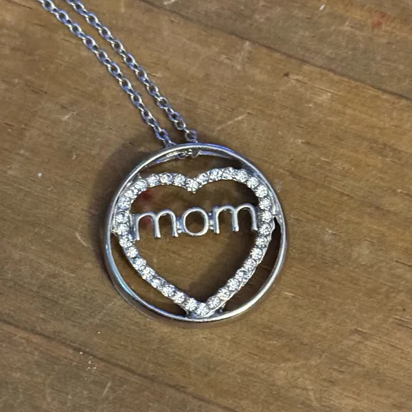 Silver tone Mom pendant necklace - Image 4