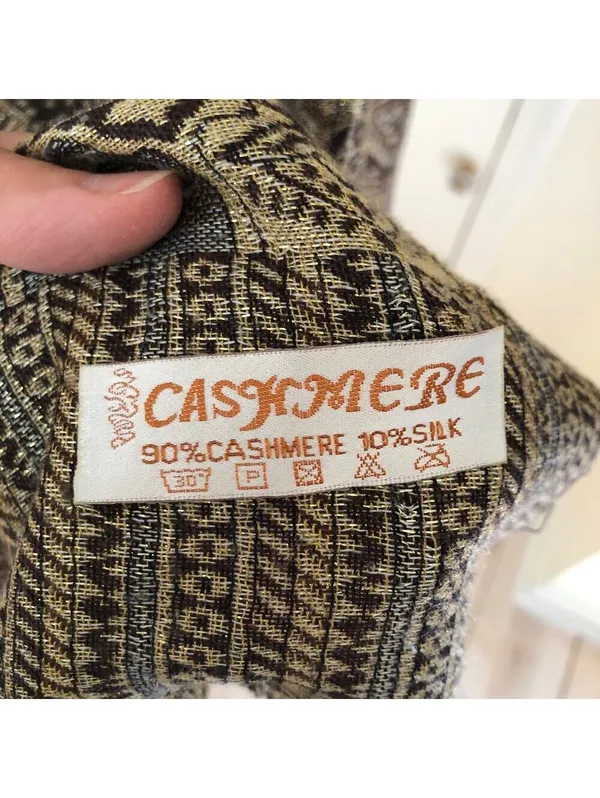 Cashmere EUC Women's Gold Black Scarf from Prague 90% Cashmere 10% Silk - Image 5
