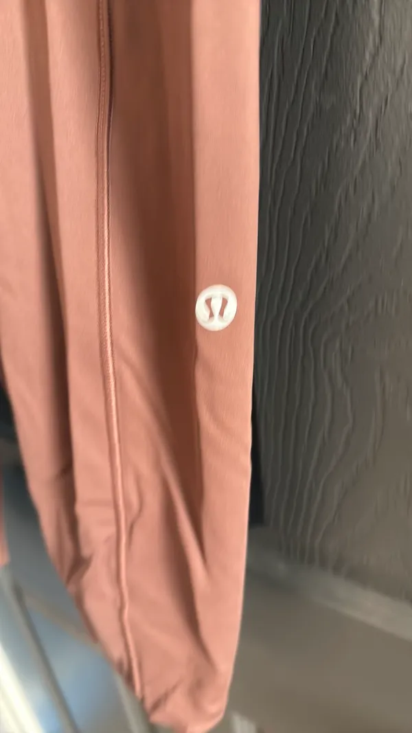 Lululemon leggings with side pockets - Image 3