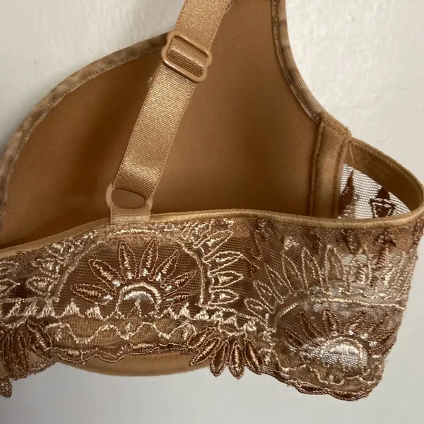 Women’s Padded Chantelle Bra - Image 3