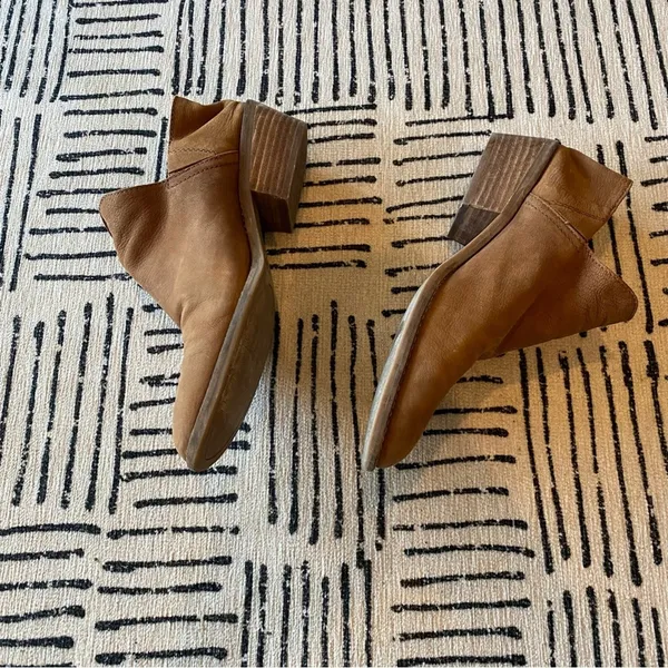Lucky Brand Caramel Brown Leather Almond Toe Ankle Boots Size 10 - Image 2