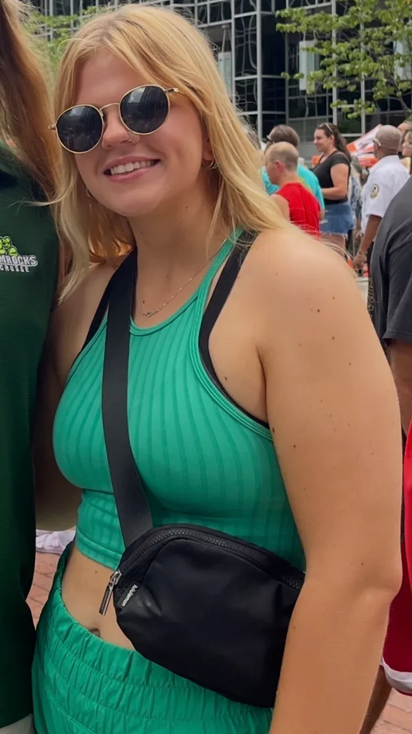 Urban Outfitters Green Crop Top - Image 3