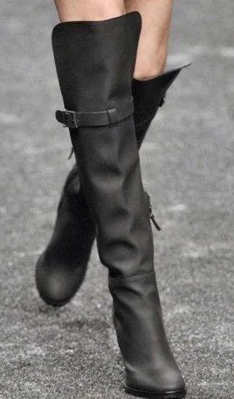 Milan Runway high knee boots Fall 2011 size 38 - Image 2