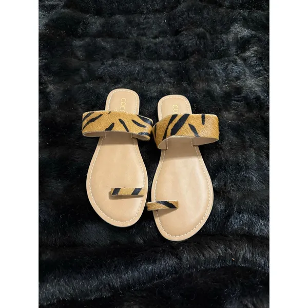 COCONUTS BY MATISSE Riva Leather Calf Hair Animal Print Sandals Flats Toe Ring 9 - Image 2