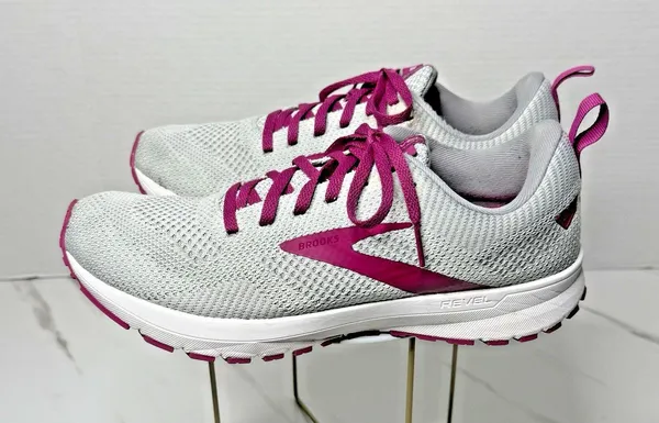 Brooks Revel 5 Women's Grey/White/Baton Rouge Mesh Sleek Low Top Sneakers 9.5 M - Image 2