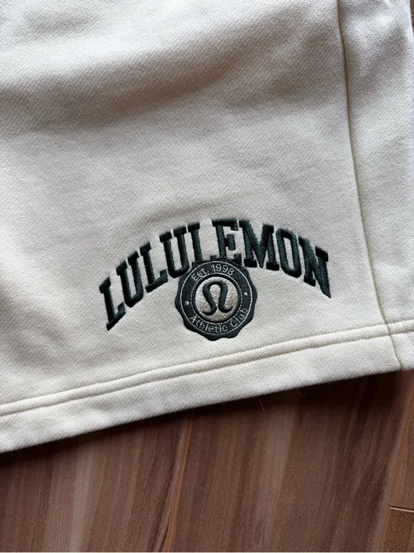 NWT Lululemon Scuba Mid-Rise Oversized Short 7" *Graphic - size M - Image 3