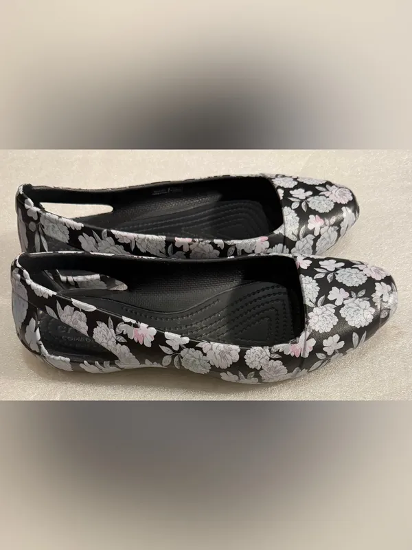 CROCS Black Floral Ballet Flats with White and Light Pink Print - Image 2