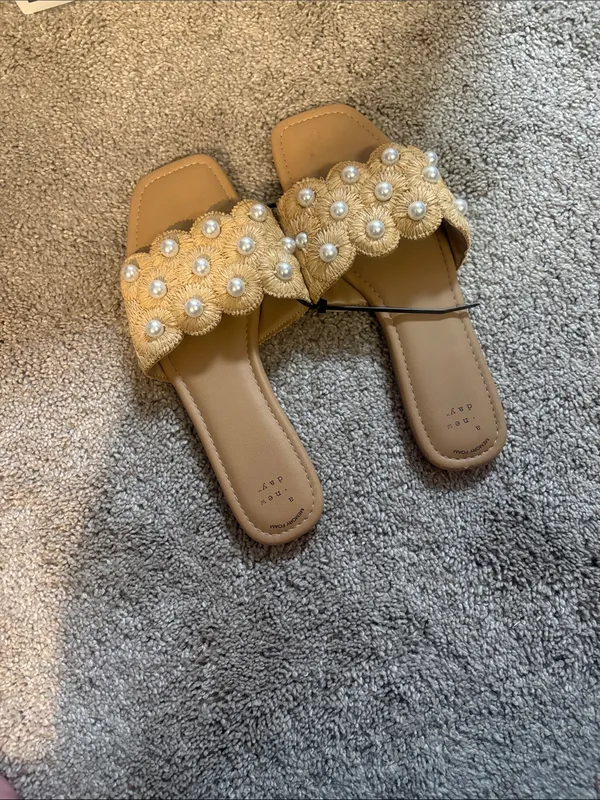 a new day Tan Scalloped Pearl Slide Sandals size 19 - Image 2