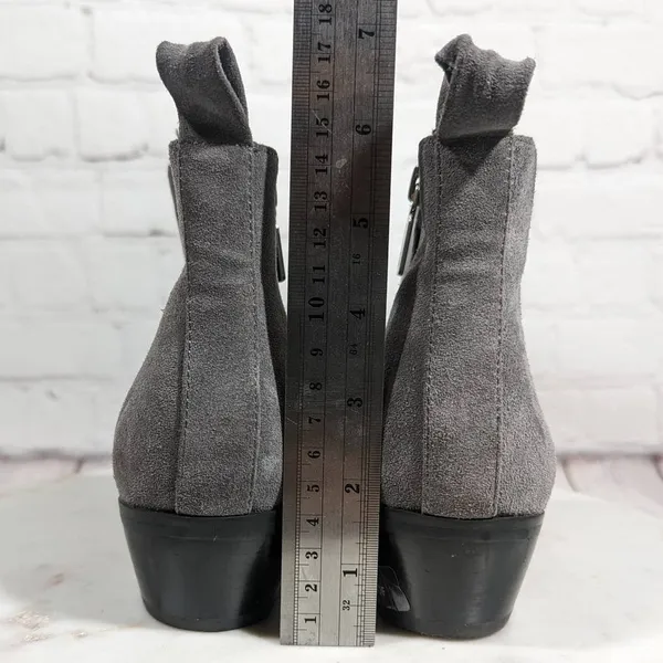 Blondo‎ Waterproof Suede Chelsea Boots Grey Women's Size 6.5M - Image 10