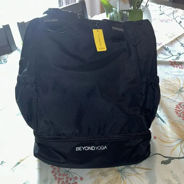 NWT Beyond Yoga Covertible Gym Bag - Image 3