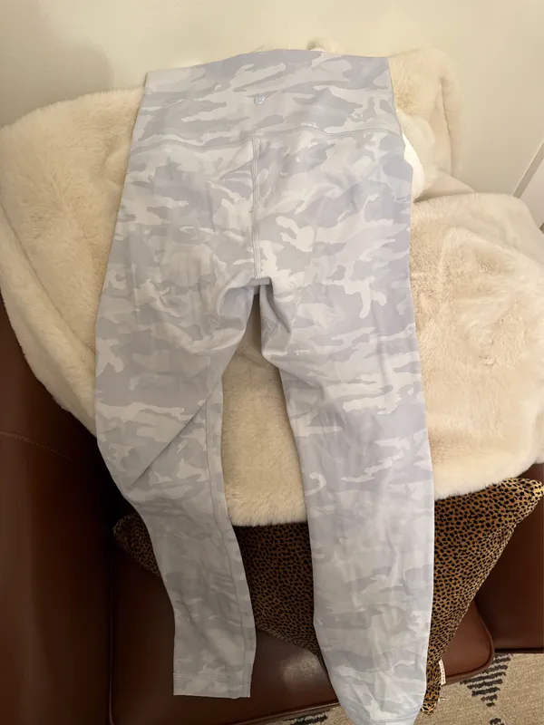 Lululemon Camo Wunder Under 25" Rib Material - Image 3