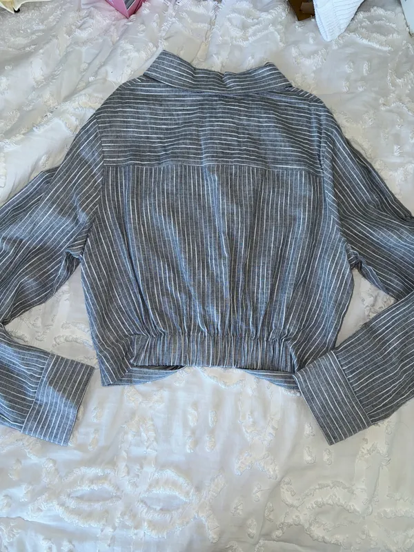 Vestique Collard Button Down Crop Top - Image 3