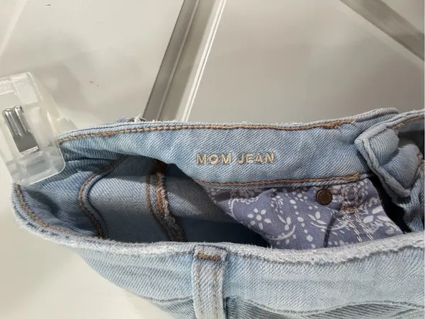 American Eagle Outfitters Light Blue Distressed Ripped Women’s Jeans Size 4 - Image 9