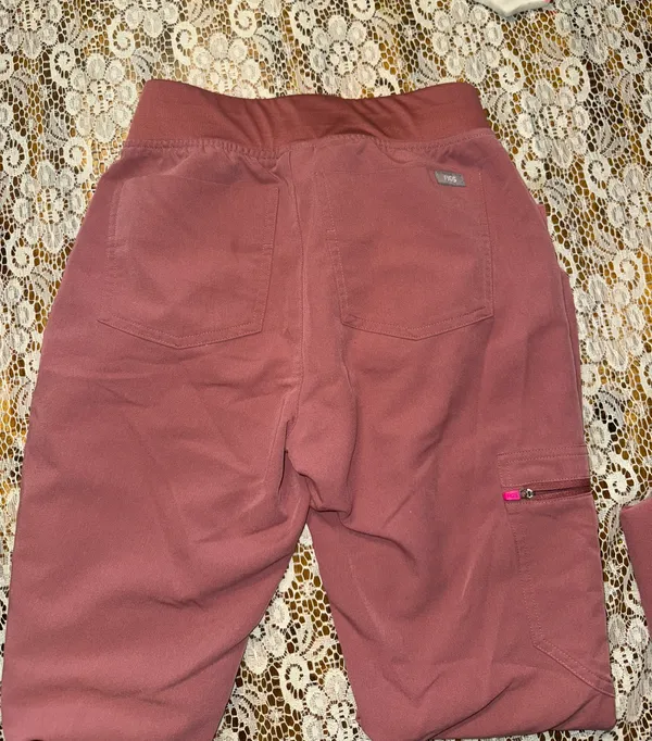 Figs Scrub Set - Image 6