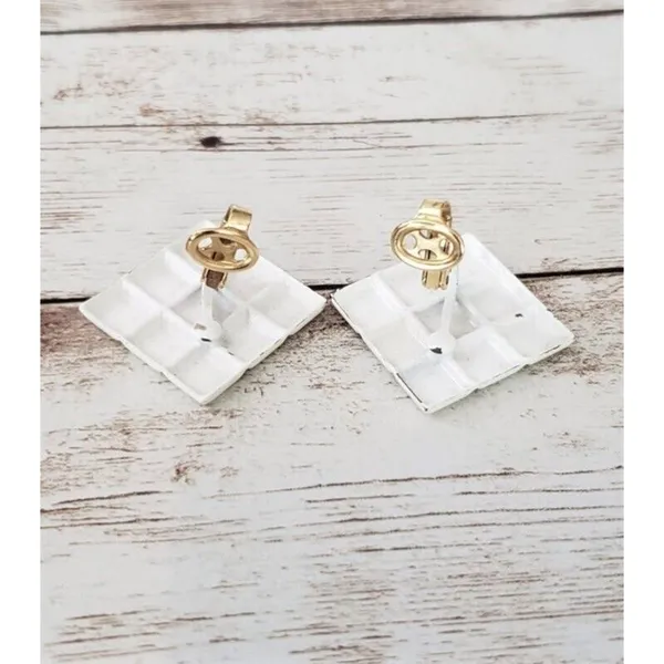 Vintage Trifari Clip On Earrings Diamond Shape White - Image 4