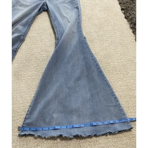 We The Free Flared Women's Jeans Light Blue Denim Raw Hem Stretch High Rise - Image 14