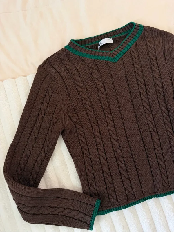 Zara Brown Cable-Knit V-Neck Sweater with Green Trim - Image 2