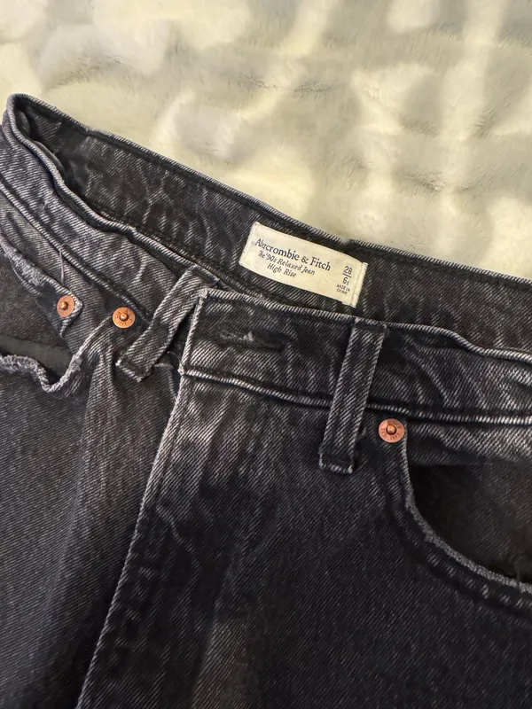 Abercrombie 90s Relaxed High-Rise Jeans - Image 2