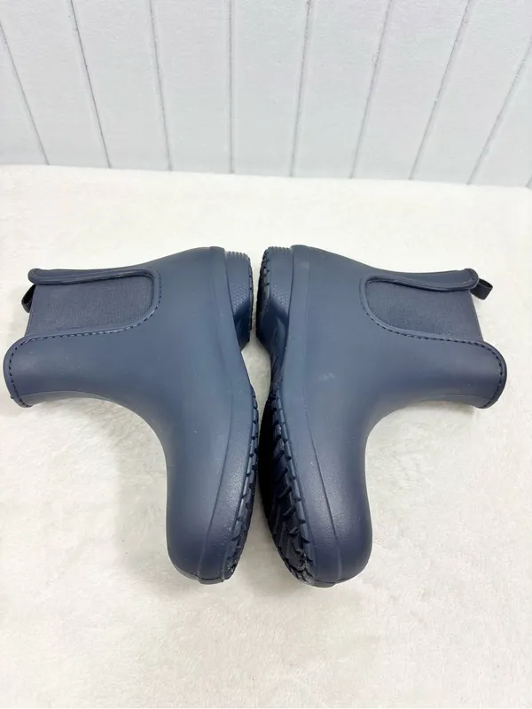 CROCS lightweight Navy Chelsea Rain Ankle Boots for Women Size 7 - Image 4