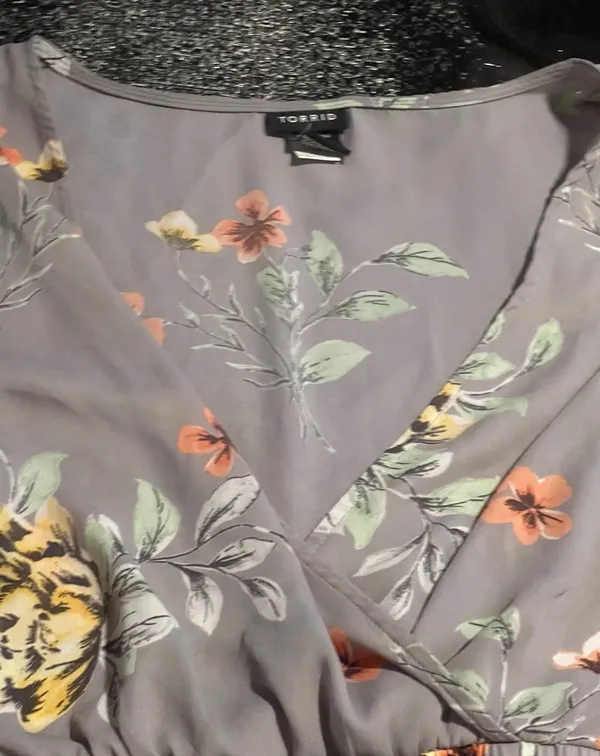Torrid Womens sz1  blouse - Image 3