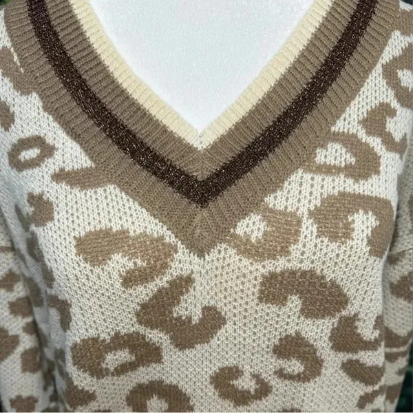 New Animal Print Light Knit V Neck Drop Shoulder Winter Sweater Sparkle Accents - Image 5