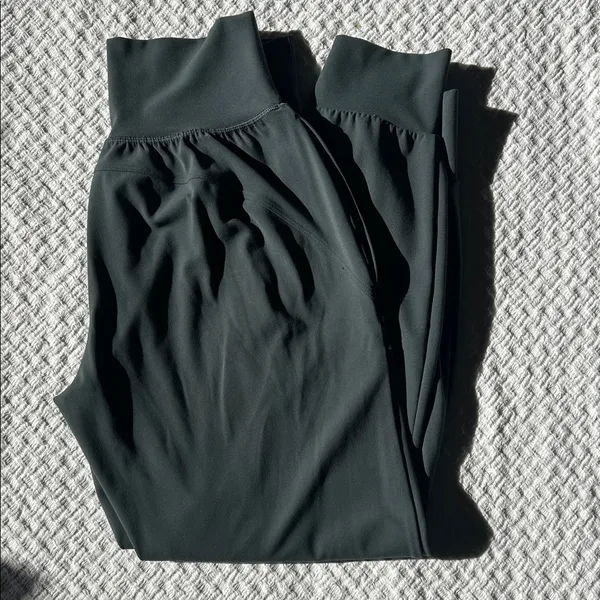 Athleta Women's Gray Joggers - Image 4