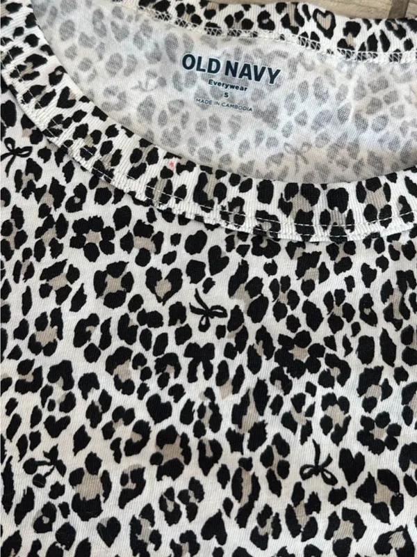 Old Navy leopard shirt nwot - Image 2