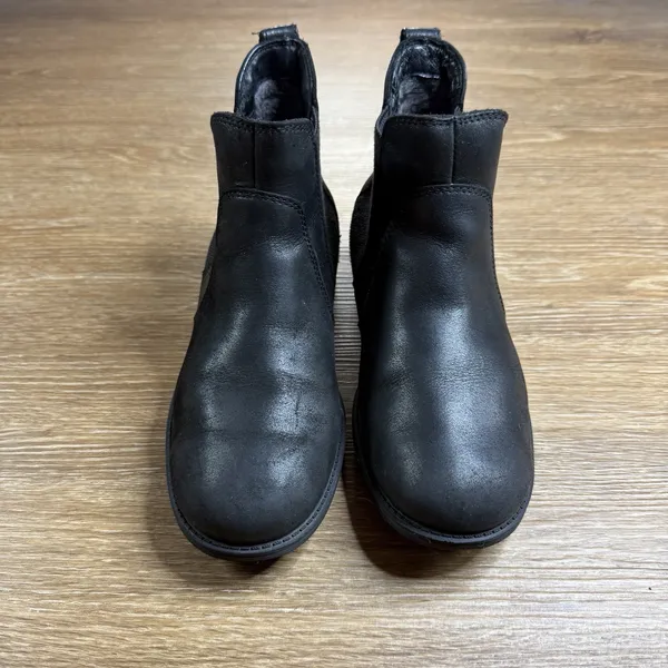UGG Bonham Chelsea Boots Women's 6.5 Black Leather Wool Lined Water Resistant - Image 3