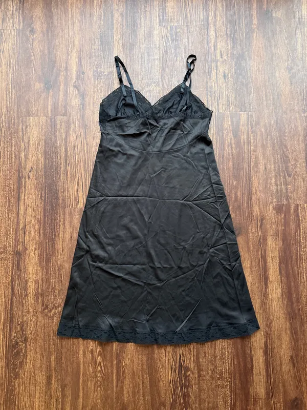 Vintage Women’s Vanity Fair Black Lace-Trim Light Full Slip Dress - Size 34 - Image 2