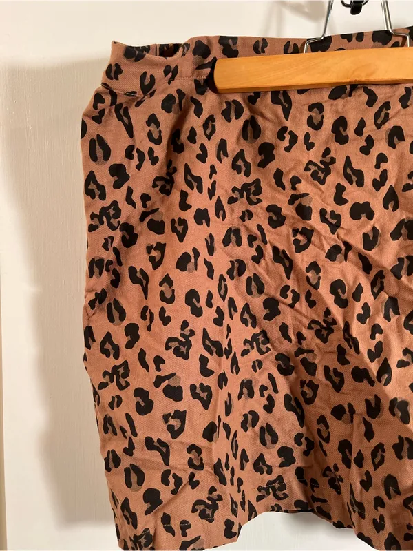 MarleyLilly Women’s Size XL Mini Skirt Tan Black‎ Animal Print Zip Side Cotton - Image 2