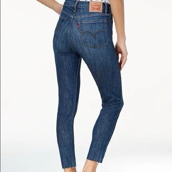 Levis Women’s Wedgie Skinny Medium Wash Button Fly Raw Hem Size‎ 26 - Image 2