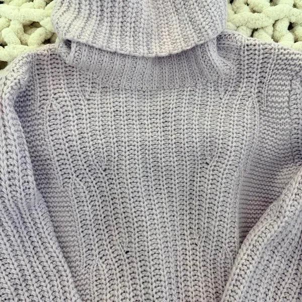 Banana Republic Italian Yarn Chunky Knit Turtleneck Sweater Medium Lavender - Image 6