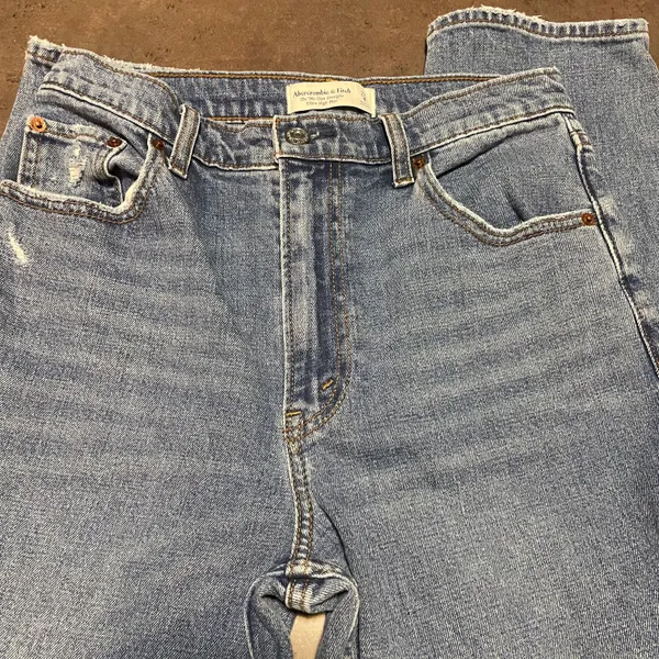 Abercrombie 90s Slim Straight Ultra High Rise Jeans - Image 3