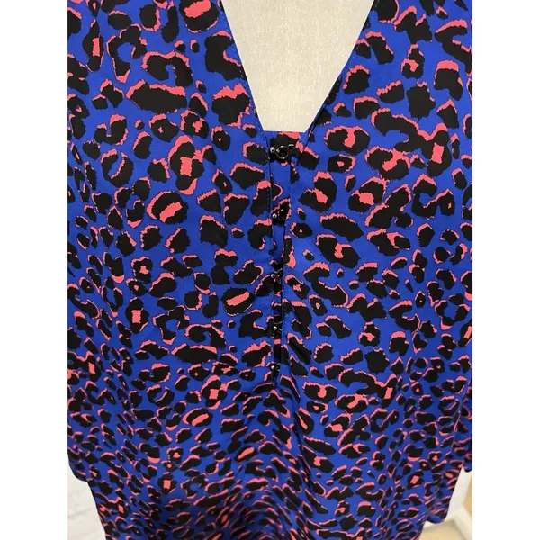 Torrid Size 0 Blue Pink Cheetah Print Blouse Top Career Lightweight Large 12 - Image 3