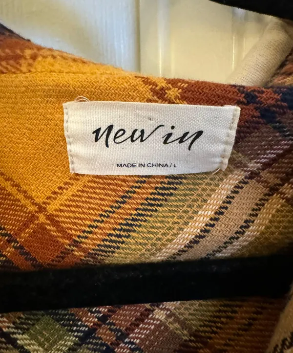 Boutique Hooded Flannel Size L - Image 2
