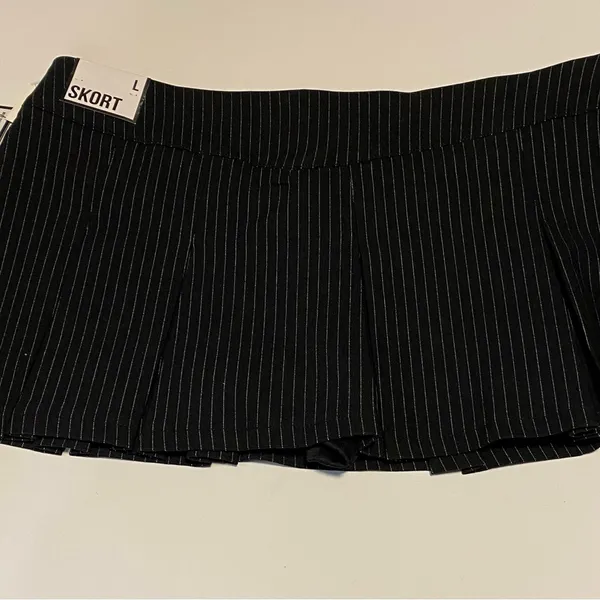 NWT Women’s Almost Famous Black Striped Mini Skort - Image 8