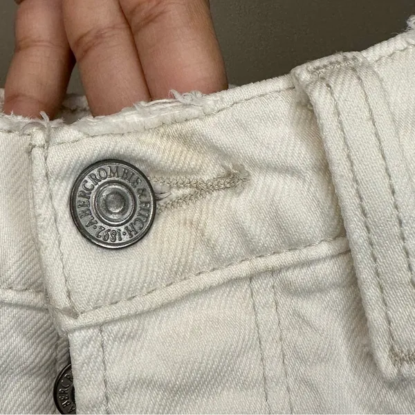 Abercrombie and Fitch The Dad High Rise White Denim Shorts Raw Hem Sz 25 - Image 8