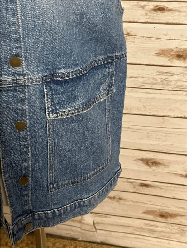 Evereve Luka light-medium wash oversized utility button front denim vest XS - Image 4