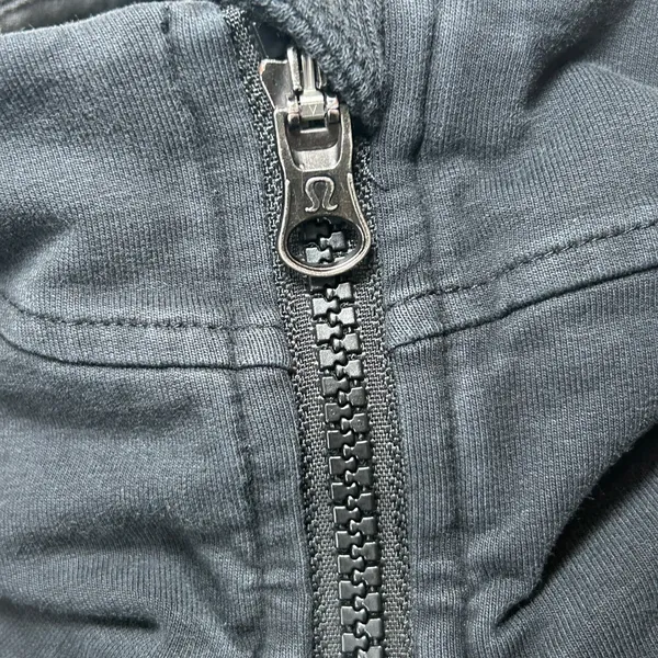 Lululemon Stride Jacket Black Size‎ 6 Full Zip Hoodie Thumbholes Logo Back Vent - Image 4