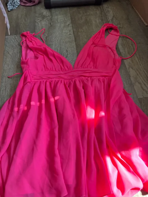 LUCY IN THE SKY Ysabel Chiffon Dress in Hot Pink Sz S Mini with back bow detail - Image 11