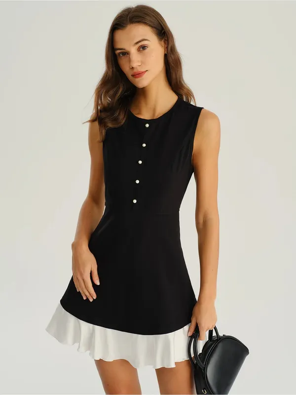 Rihoas Sleeveless Black Dress with White Hem and Pearl Buttons - Image 3