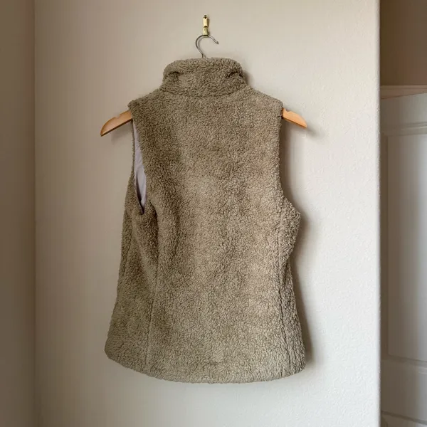 Patagonia W's Los Gatos Vest Cap Khaki Bleached Size Medium - Image 2