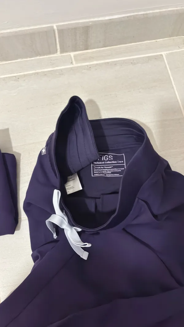 FIGS Scrubs Set - Image 4
